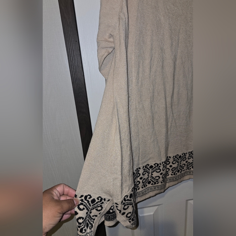 Elegant Beige and Black Tunic Top - Picture 5 of 5